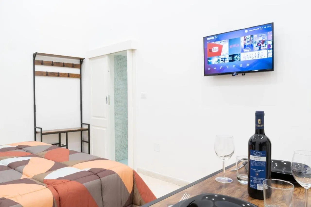 Olina Residence 1 Naples 0*,